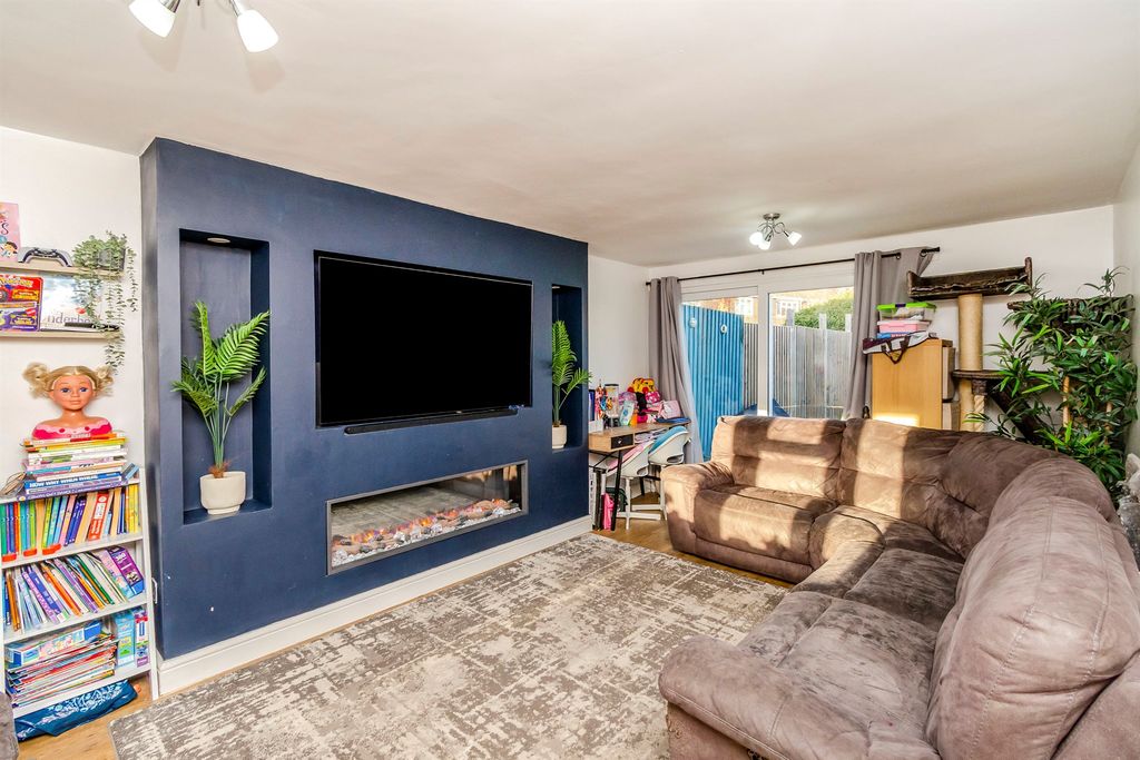 Property photo 3 of 16