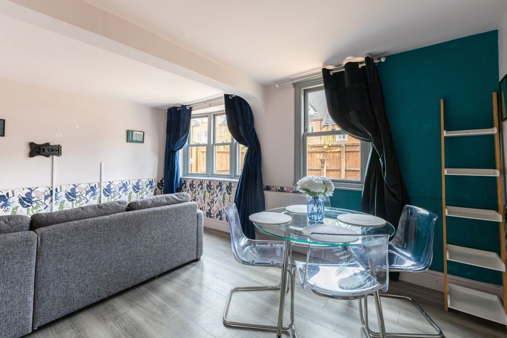 Property photo 3 of 16 101207_104A-Islip...