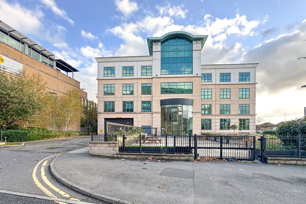 Property photo 3 of 5 11 Vine Street, Uxbridge Ub8 1Qe