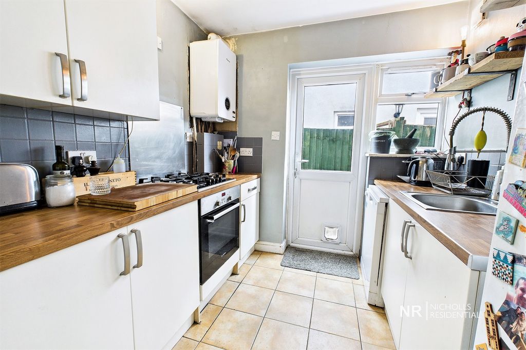 Property photo 2 of 12 Kitchen