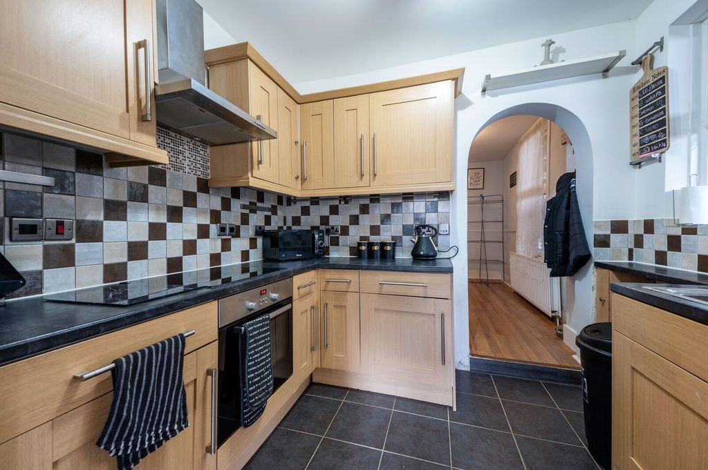 Property photo 3 of 16