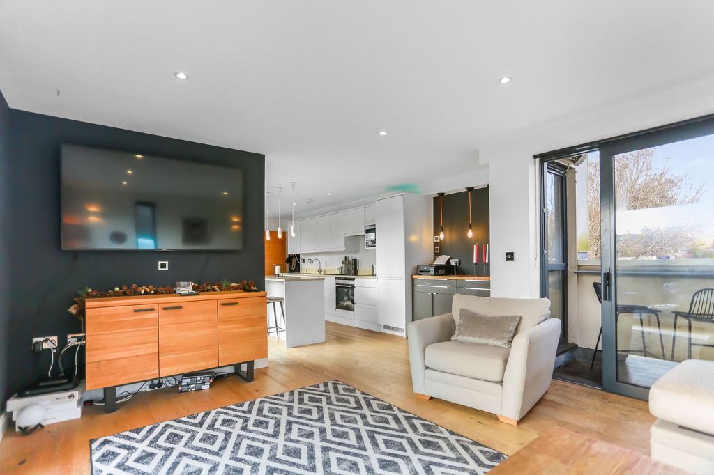 Property photo 2 of 23