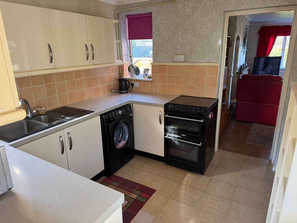 Property photo 2 of 17 Kitchen