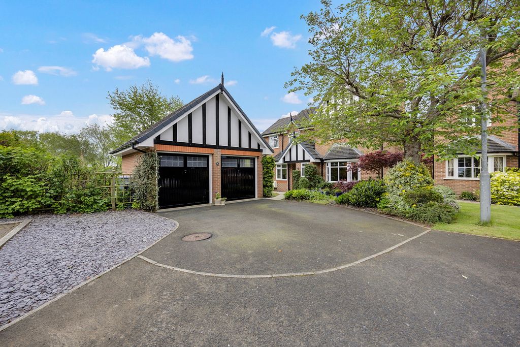 Property photo 2 of 43