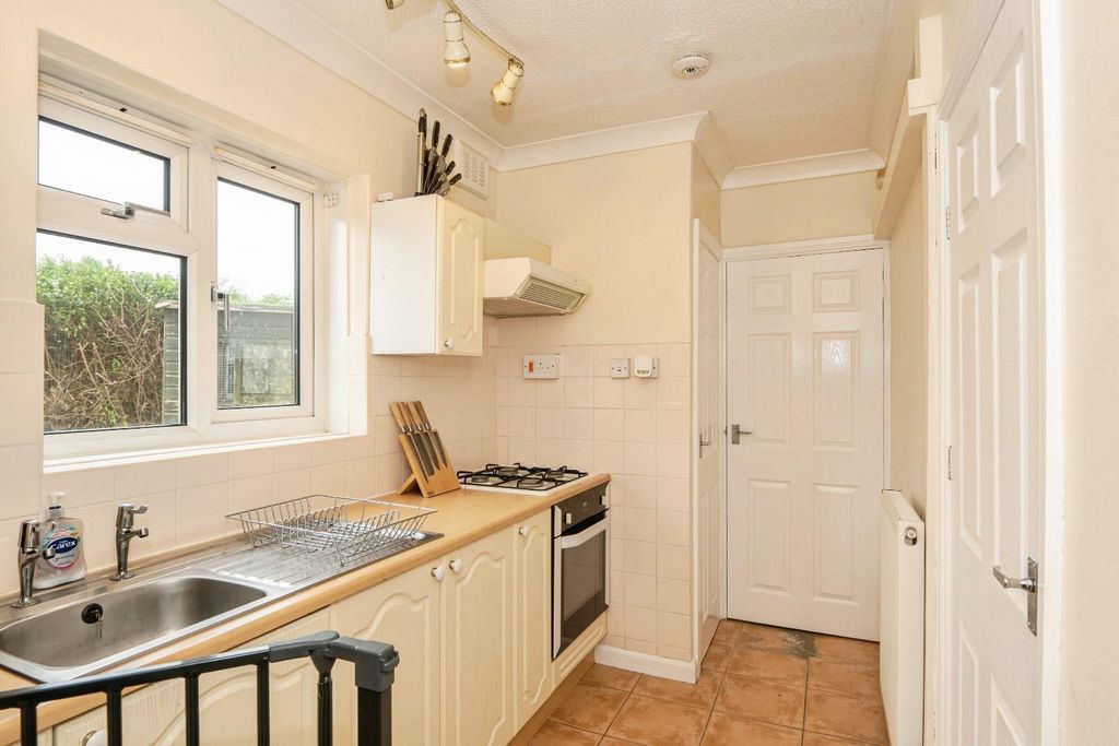 Property photo 3 of 15 Kitchen
