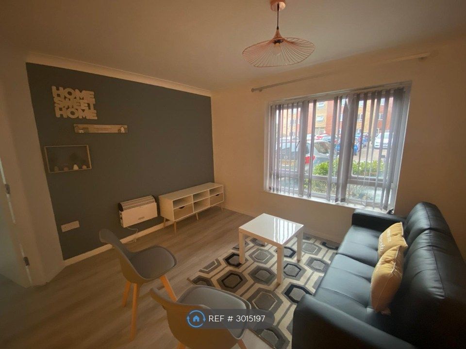 Property photo 1 of 8 Living Room