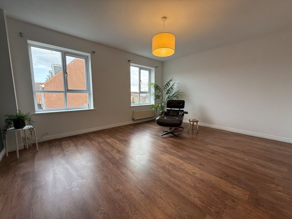 Property photo 3 of 11 Living Room