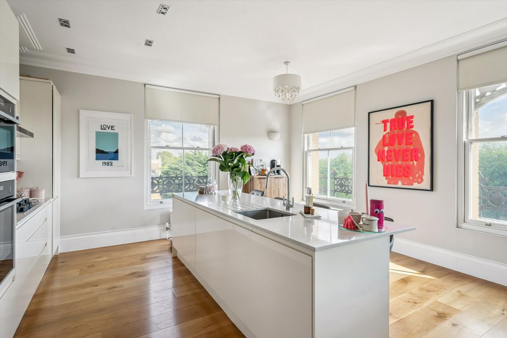 Property photo 1 of 18 Image