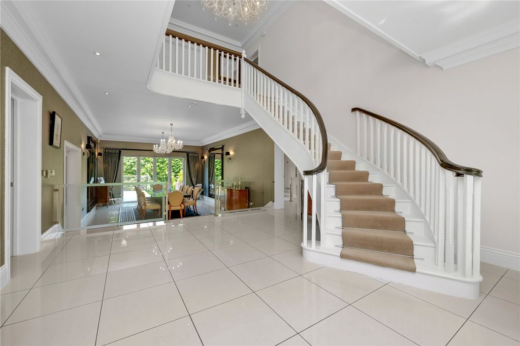 Property photo 1 of 26 Entrance Hall