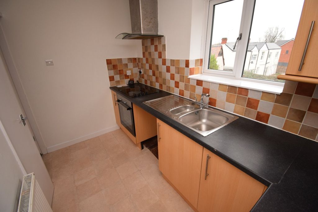 Property photo 2 of 10 Kitchen