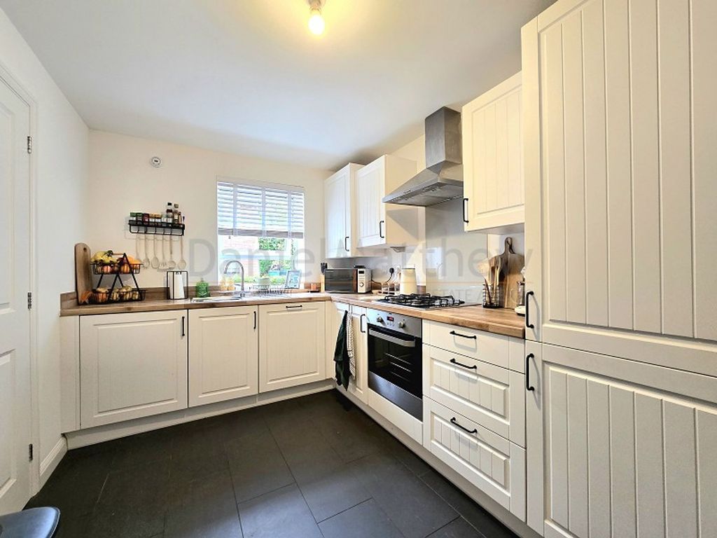 Property photo 2 of 21 Kitchen