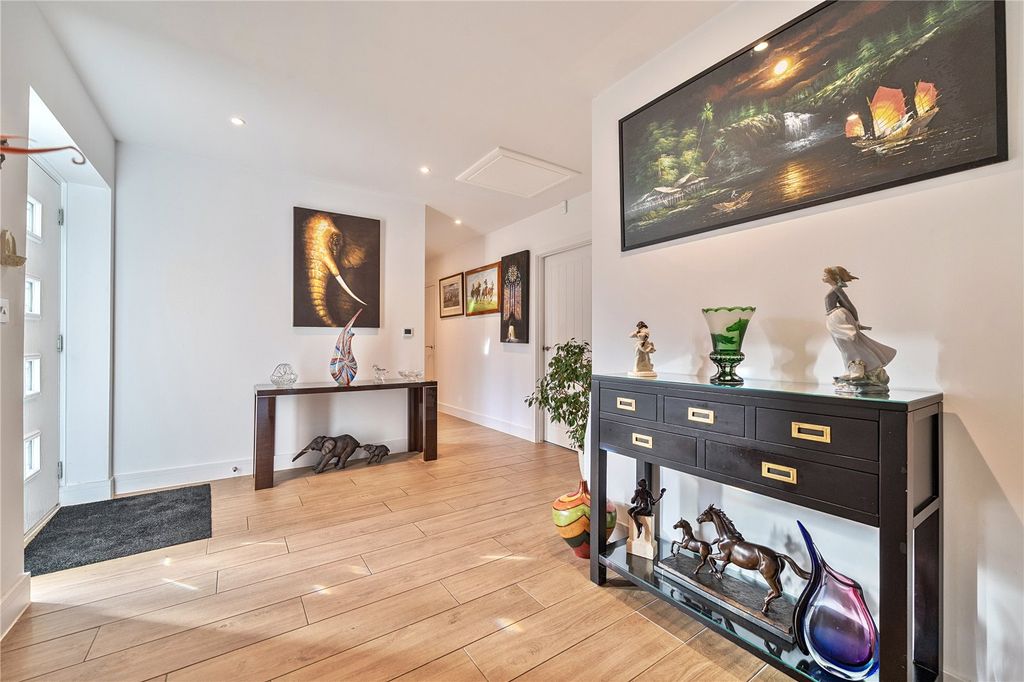 Property photo 2 of 20 Picture No. 11