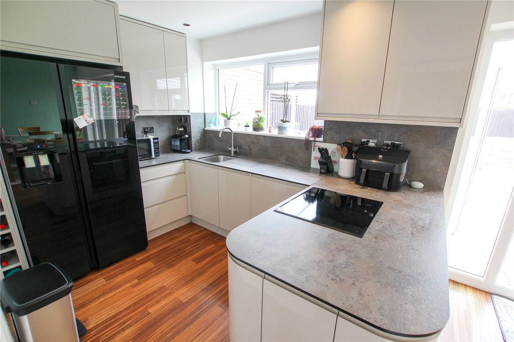 Property photo 2 of 17 Kitchen Diner.