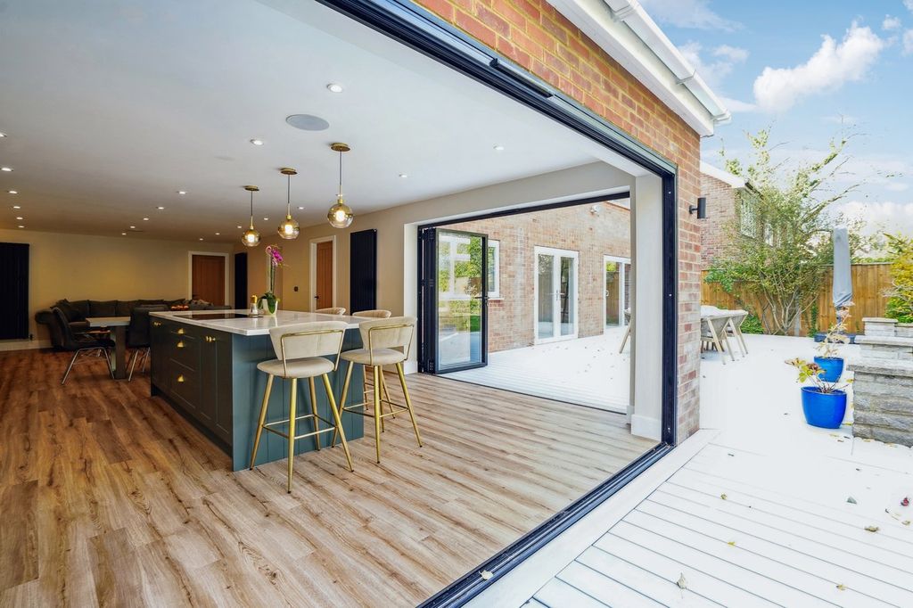 Property photo 3 of 25