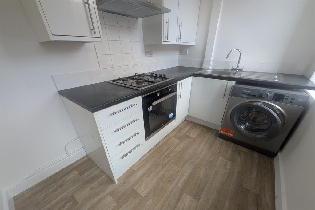 Property photo 1 of 10 (Main)