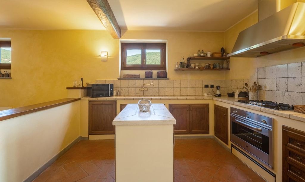 Property photo 2 of 25