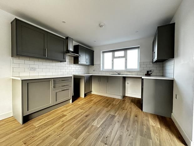 Property photo 3 of 14 Kitchen