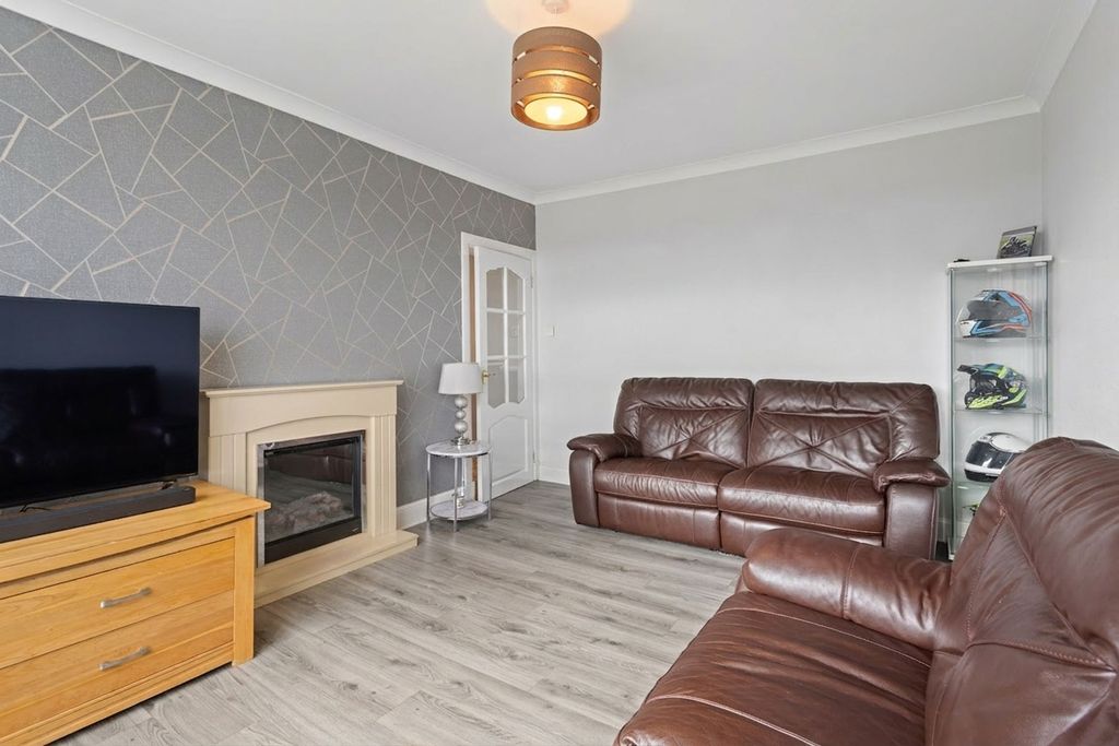 Property photo 3 of 23 Lounge