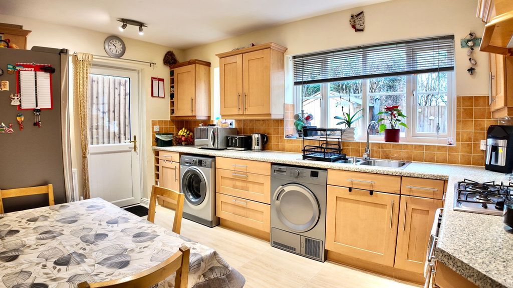 Property photo 3 of 31