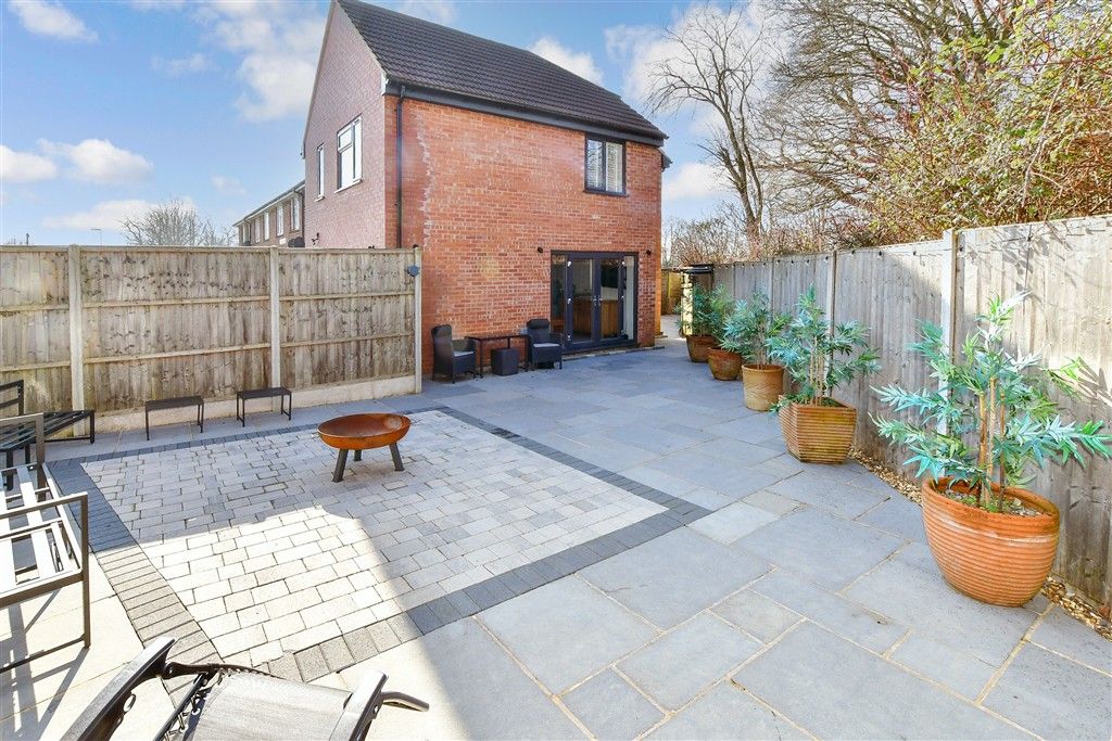 Property photo 3 of 12 Side Garden