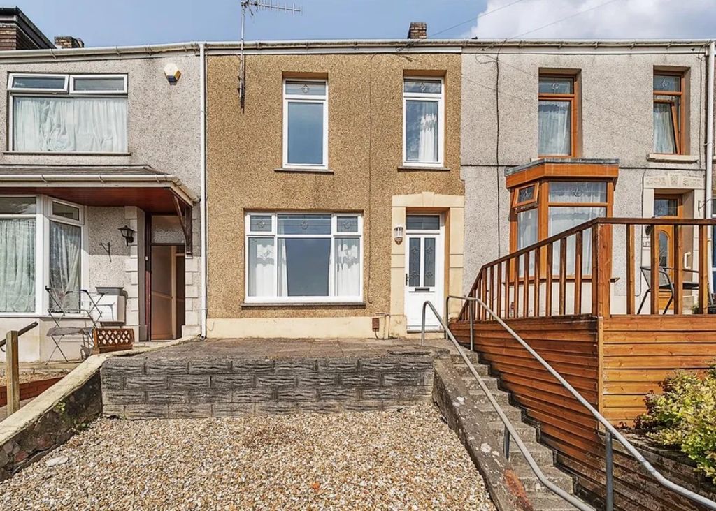 Property photo 1 of 18