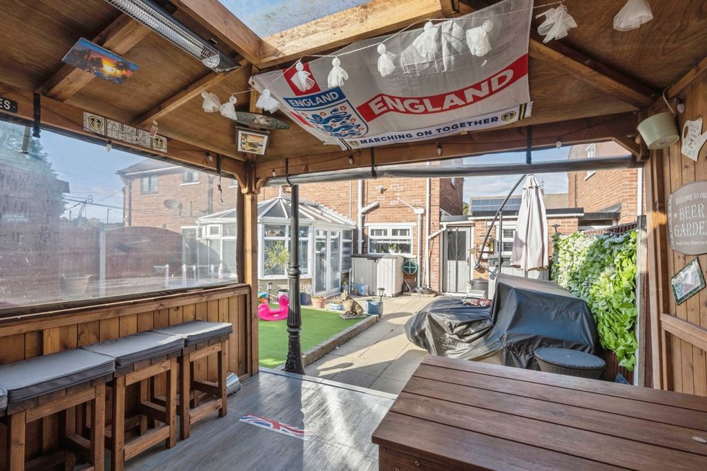 Property photo 2 of 17 Garden