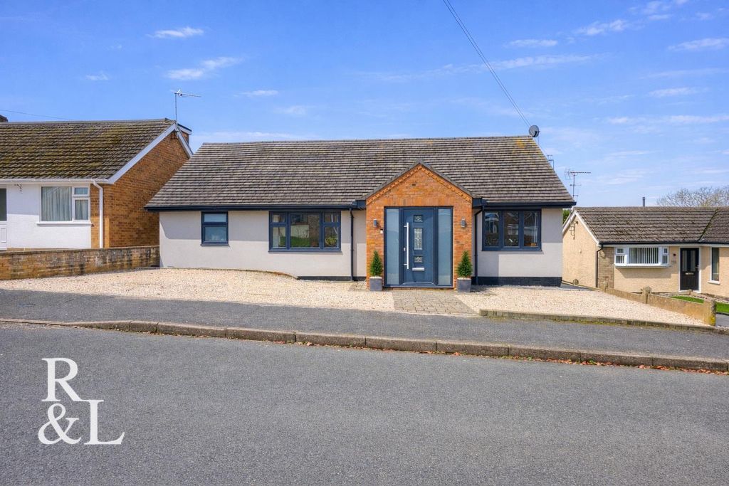 Property photo 1 of 26 11 Homecroft (5).Png