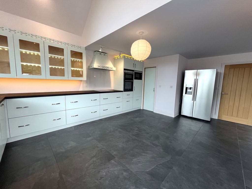 Property photo 2 of 25 Kitchen