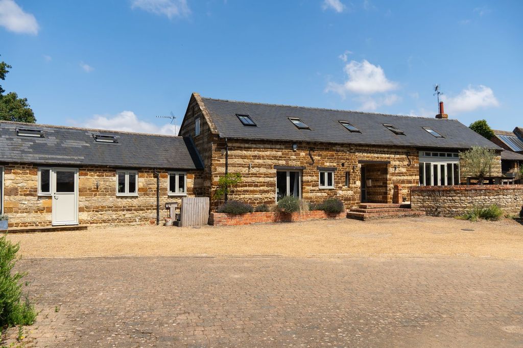 Property photo 1 of 39 Malsbury Farm Barn