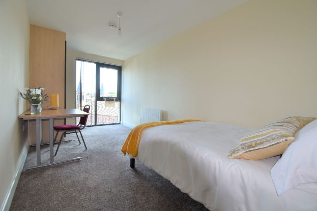 Property photo 1 of 10 Bright And Tidy Single Bedroom Featuring A Comfort...