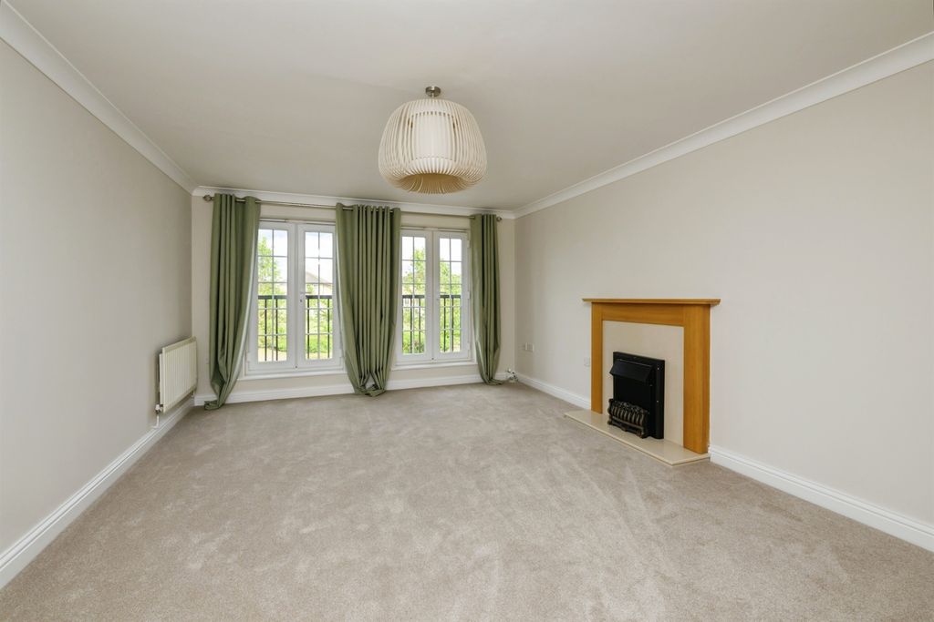 Property photo 3 of 18