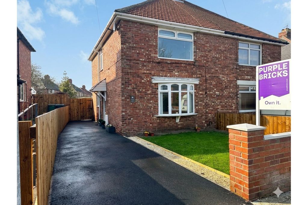 Property photo 1 of 16 Gated Driveway