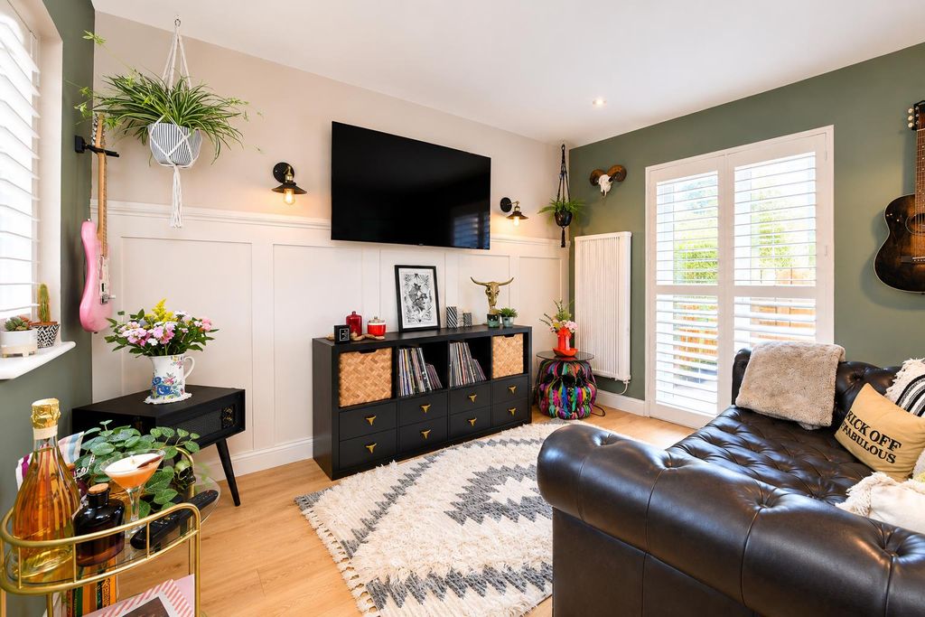 Property photo 2 of 15 Lounge 2.Png