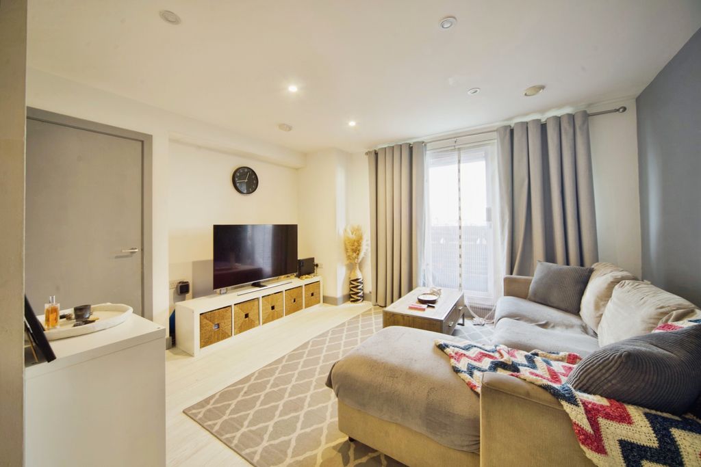 Property photo 1 of 20