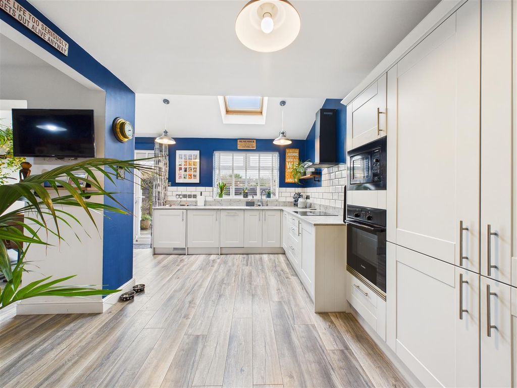 Property photo 3 of 15 Cam05193G0-Pr0101-Still009.Jpg