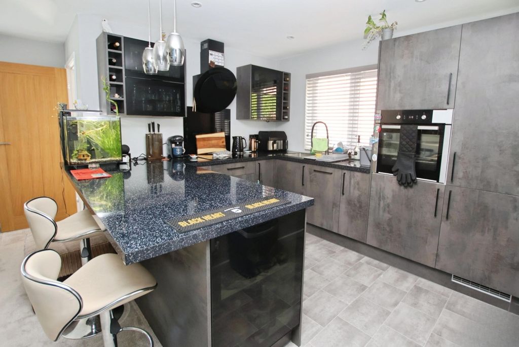 Property photo 2 of 13 5135293