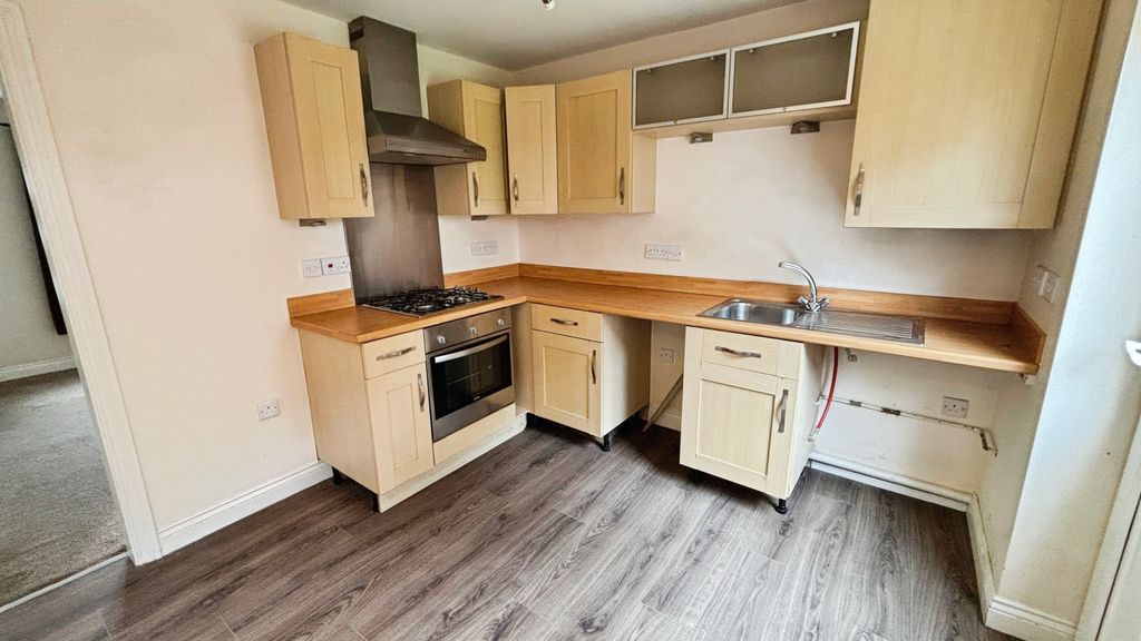 Property photo 2 of 10 Kitchen