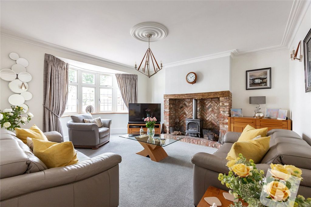 Property photo 3 of 21 Living Room