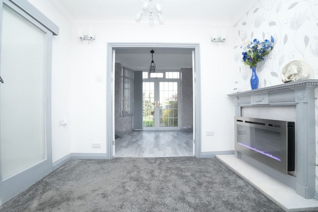 Property photo 2 of 26