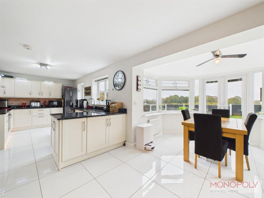 Property photo 2 of 45 Cam01943G0-Pr0556-Still040.Jpg