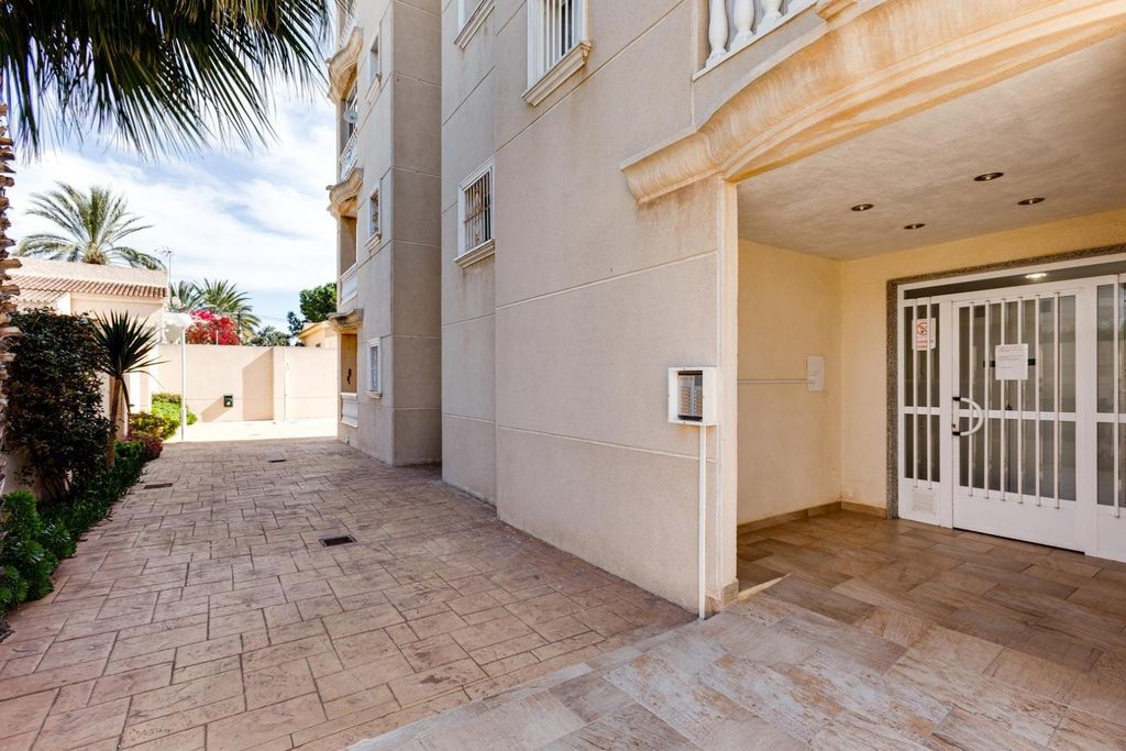 Property photo 2 of 36