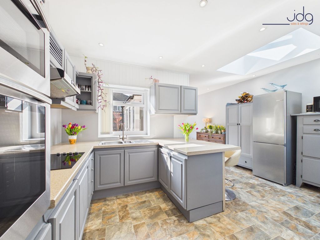 Property photo 3 of 22 Kitchen