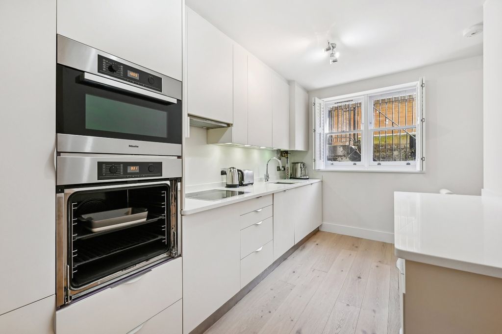 Property photo 2 of 12 Kitchen