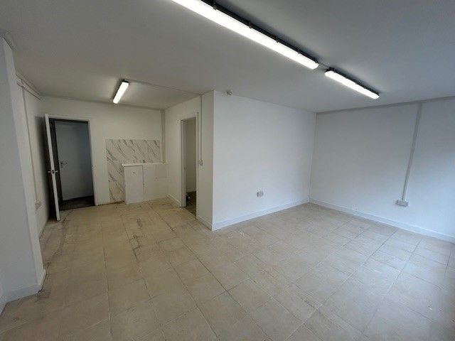 Property photo 2 of 7 Main Area