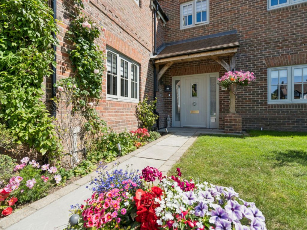Property photo 2 of 36