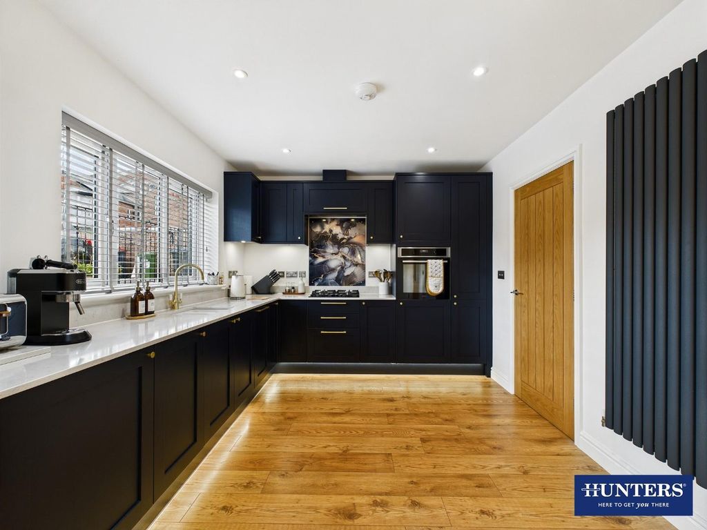Property photo 3 of 24 Dining Kitchen