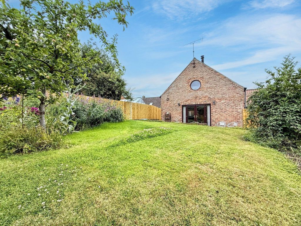 Property photo 3 of 27