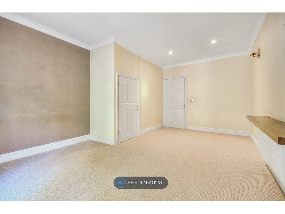 Property photo 3 of 14 Living/Dining Room