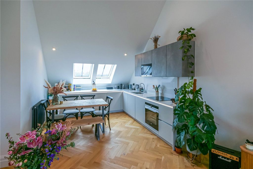 Property photo 3 of 7 Kitchen/Living