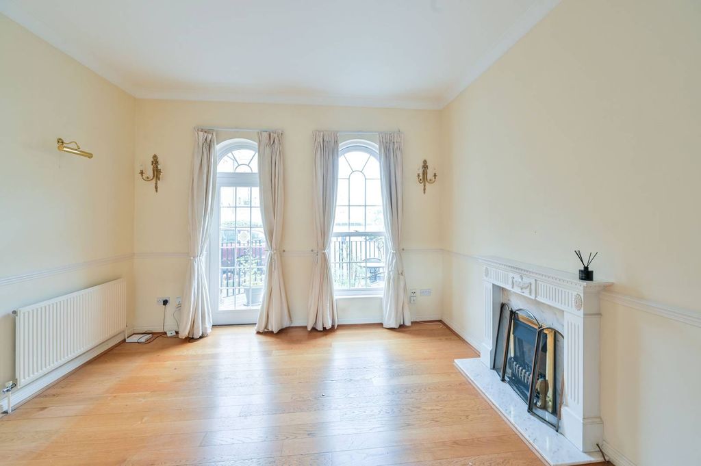 Property photo 3 of 15